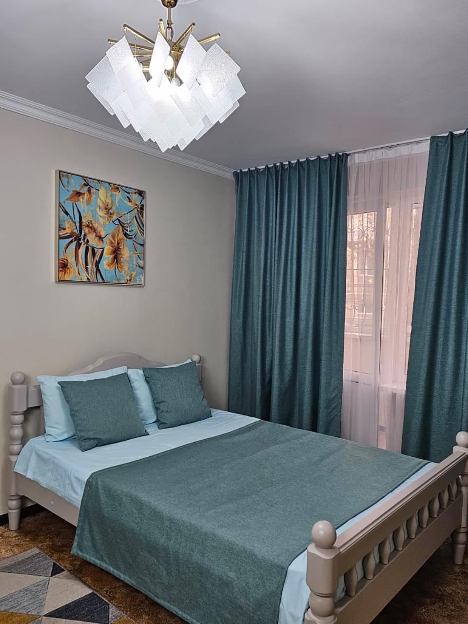 Апартаменты На Улице Клочкова, 128 Almaty Exterior foto